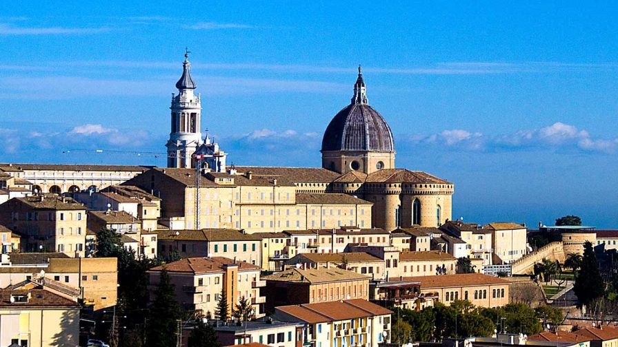 Un voyageur catholique en Italie: Art, Architecture, culture catholique, ect ( Images, musique et vidéos)  Jolieargenti_loreto_banner_05-896x504_c